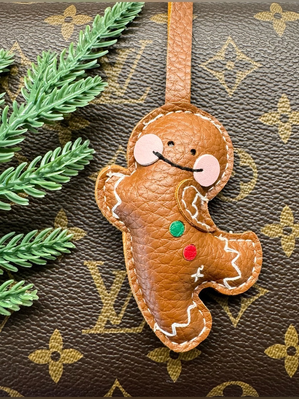 New Christmas Gingerbread Man Faux Leather Handbag Purse Loop Around Bag Charm
